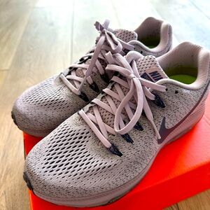 Nike ZOOM women’s size 8